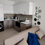 Lovely 1-bedroom Unit @ Fabulous Location * Πάφος