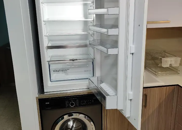 Lovely 1-bedroom Unit @ Fabulous Location 파포스