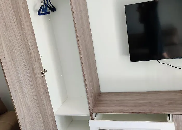 Lovely 1-bedroom Unit @ Fabulous Location Apartament Paphos