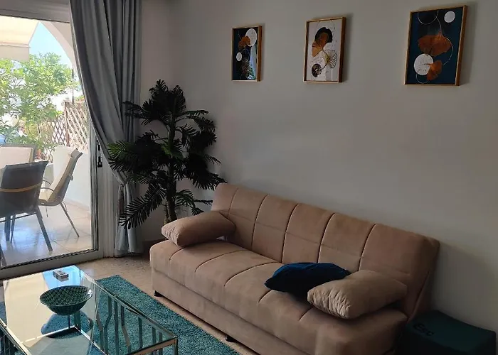 Lovely 1-bedroom Unit @ Fabulous Location * 파포스