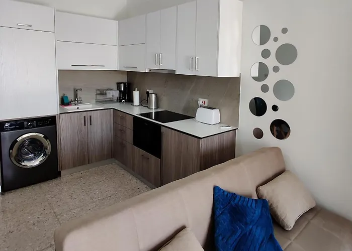 Lovely 1-bedroom Unit @ Fabulous Location * Paphos