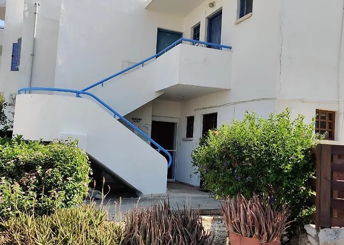 Lovely 1-bedroom Unit @ Fabulous Location Paphos